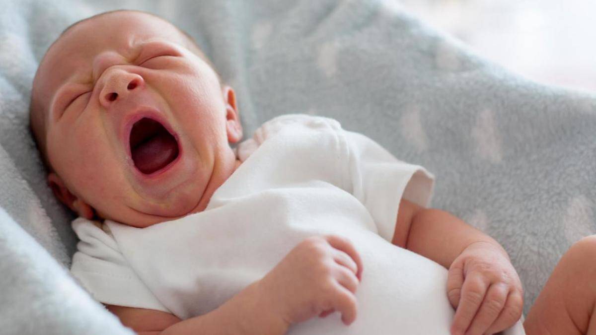 Trẻ 2 tuổi ngủ hay giật mình – nguyên nhân và cách điều trị